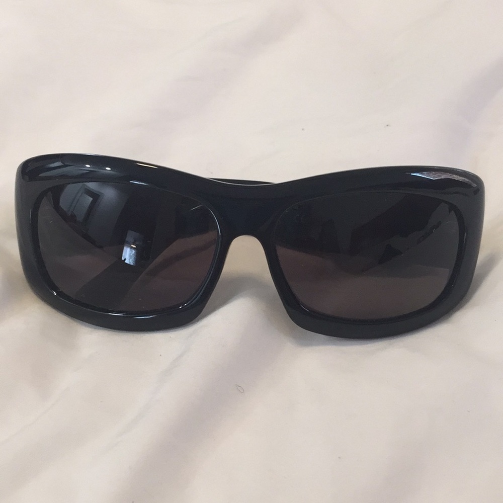 Black Gucci sunglasses